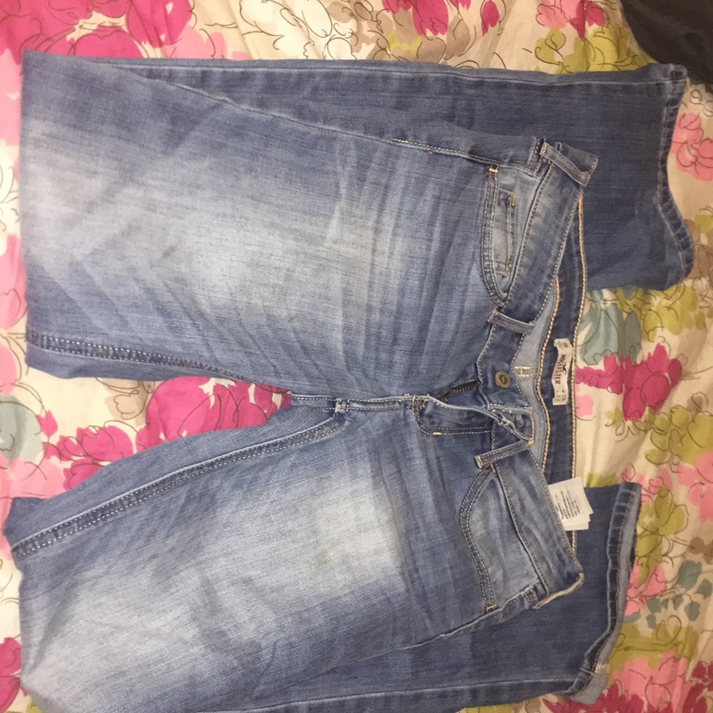 LIGHT WASH HOLLISTER JEANS